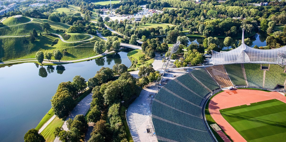 Olympiastadion und See